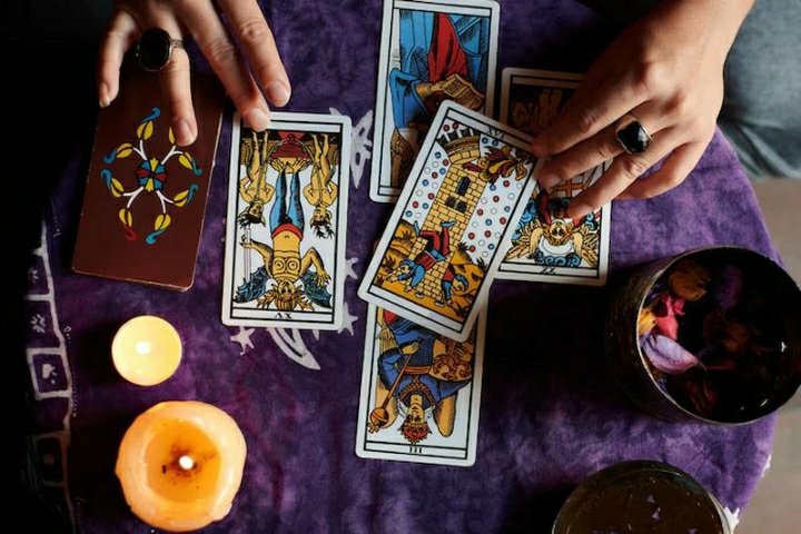 Consulta nas cartas de Tarot e Cartas Espanholas